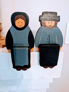 Set of 2 VTG Amish Couple Shelf Sitters 6" Wooden Mennonite Family Cottagecore